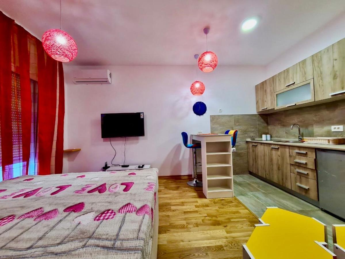 פודגוריצה Naki Apartments מראה חיצוני תמונה