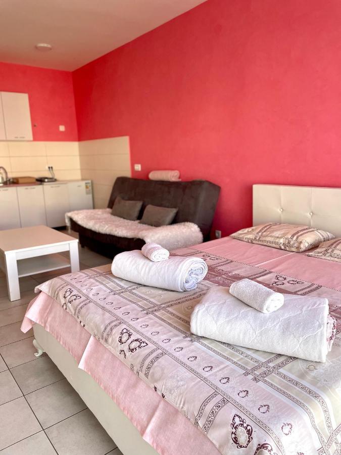 פודגוריצה Naki Apartments מראה חיצוני תמונה