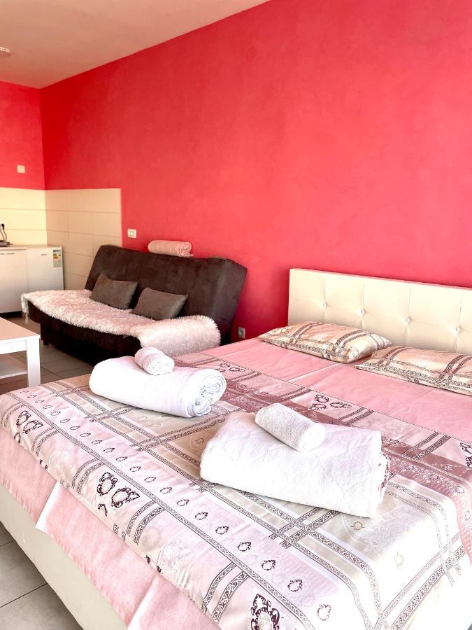 פודגוריצה Naki Apartments מראה חיצוני תמונה