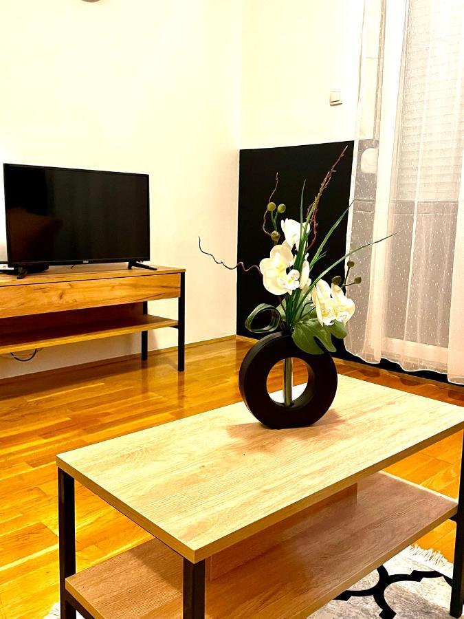 פודגוריצה Naki Apartments מראה חיצוני תמונה