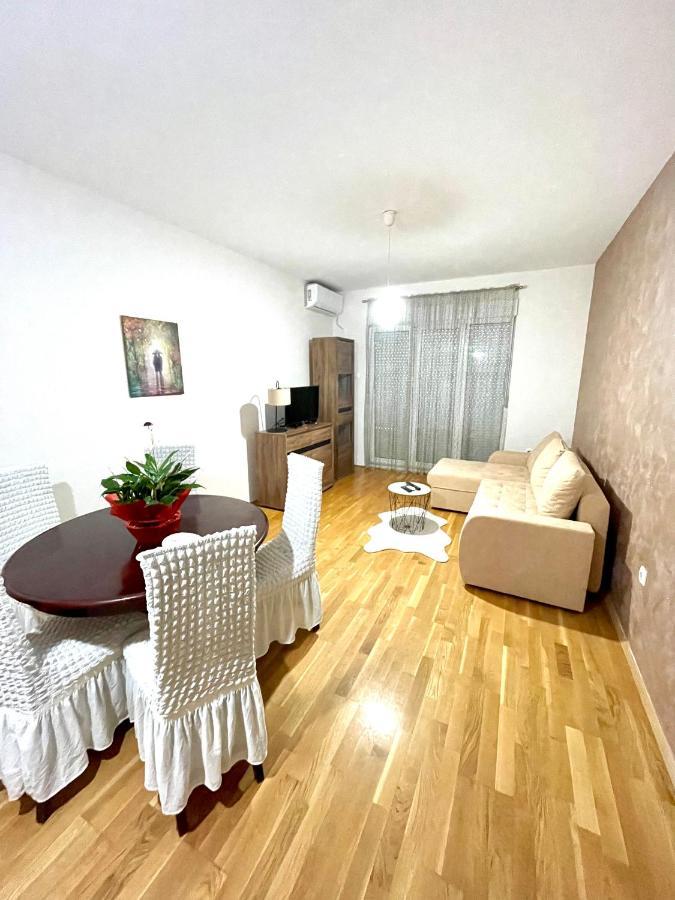 פודגוריצה Naki Apartments מראה חיצוני תמונה