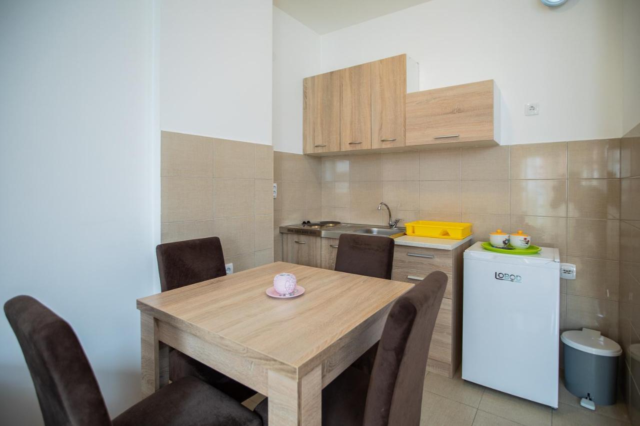 פודגוריצה Naki Apartments מראה חיצוני תמונה