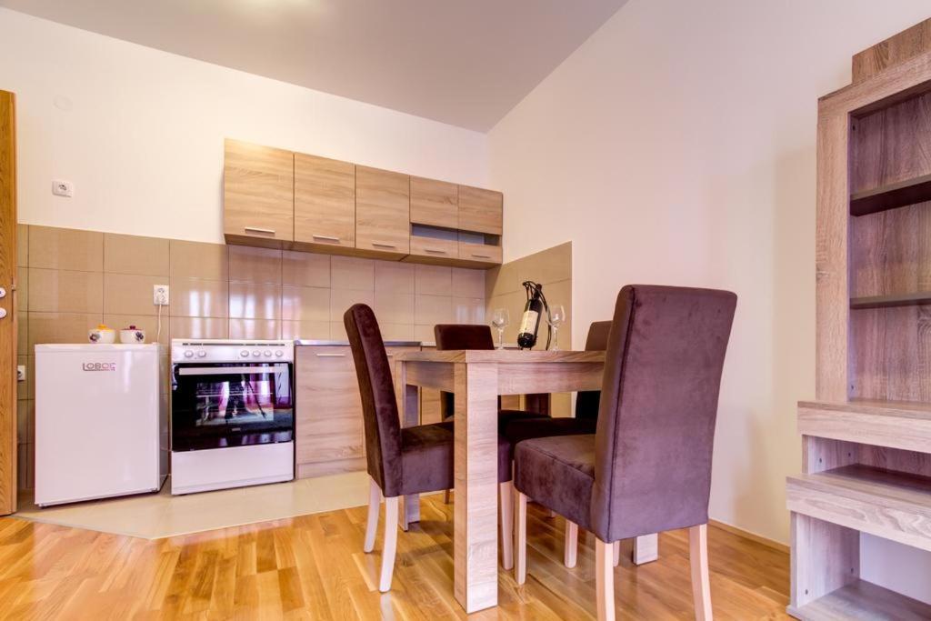 פודגוריצה Naki Apartments מראה חיצוני תמונה
